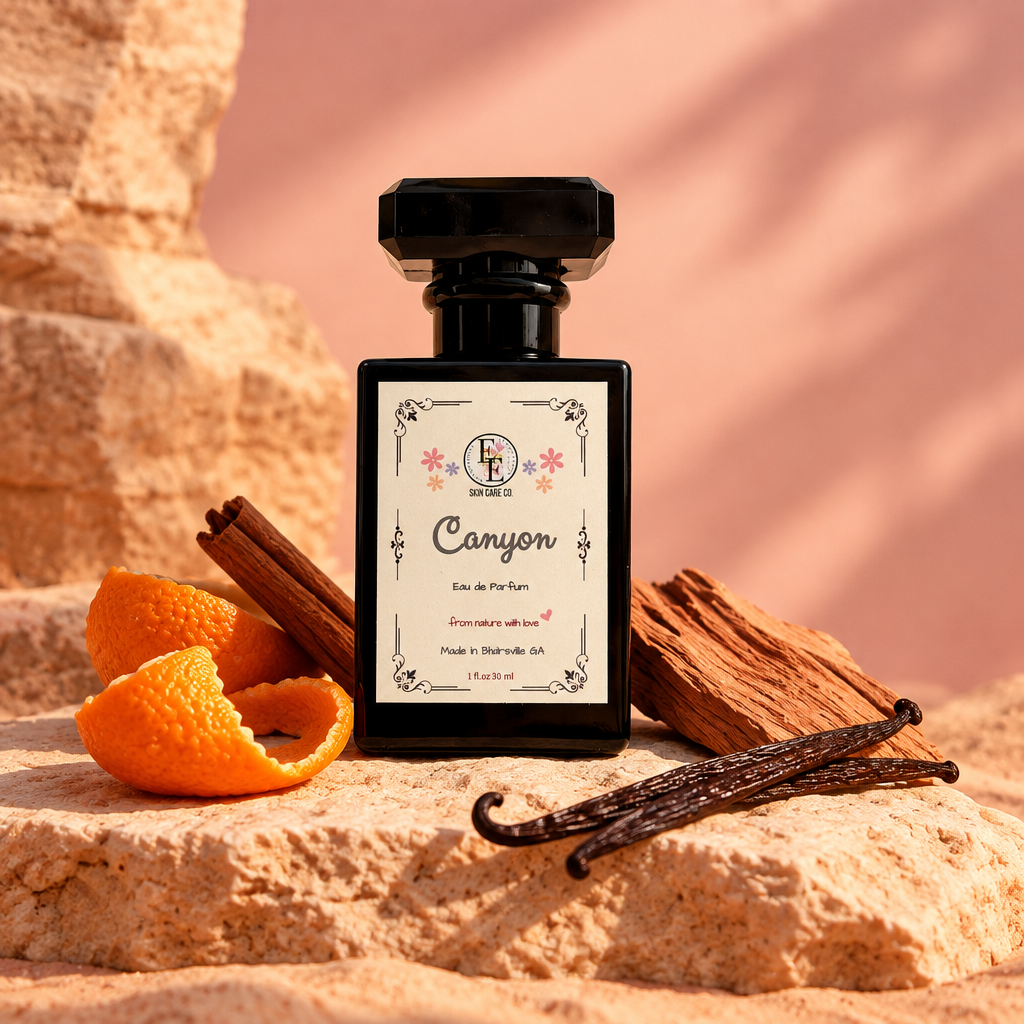 Canyon perfume with citrus, cinnamon, cedar and vanilla fragrance-note props